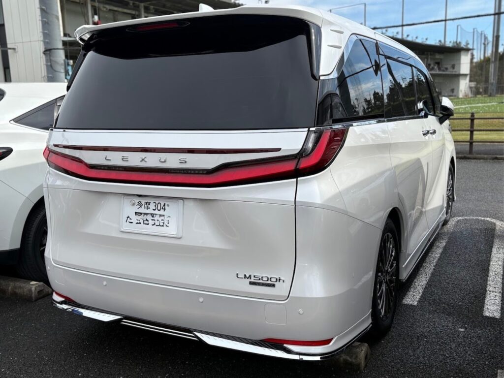 MSB水なし洗車直後の車両(白はより白く、映り込みあり)